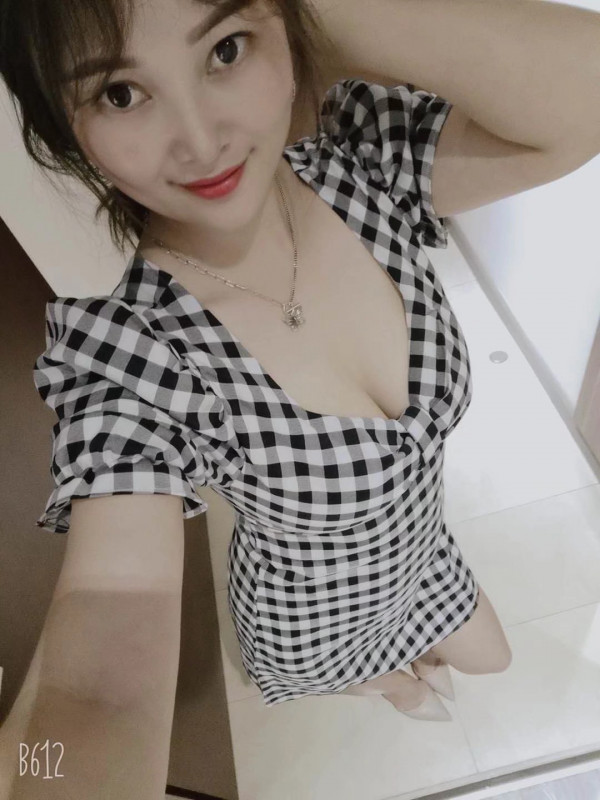 江岸区大胸小姐姐